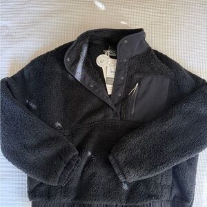 Vuori Black Sherpa Pullover